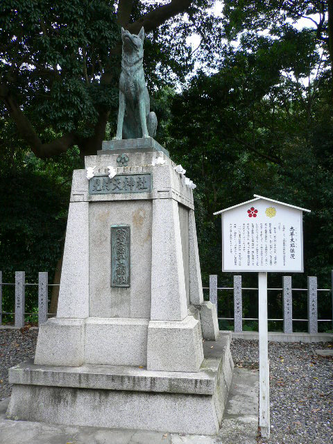 悉平太郎像の写真